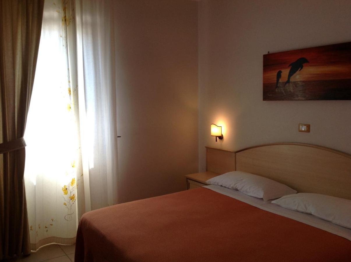 Hotel Corallo Torre Santa Sabina Habitación foto