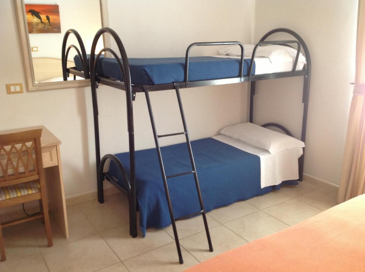 Hotel Corallo Torre Santa Sabina Habitación foto
